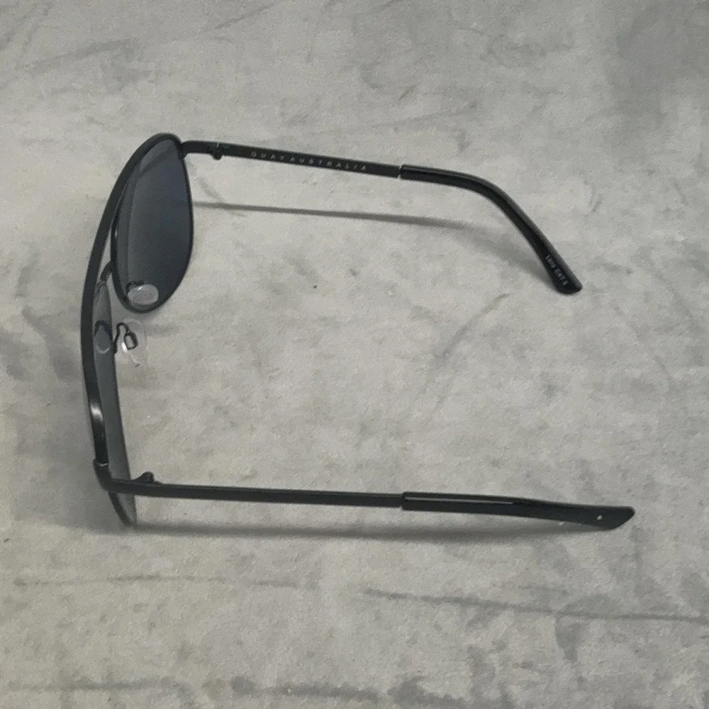 Quay Australia Sunglasses Womens Black Aviator Vivienne 126 Gray Lens Metal